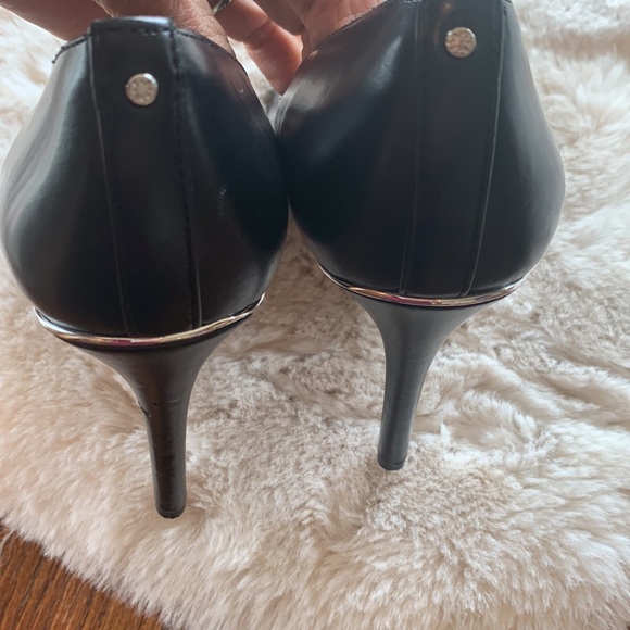 Bcbg heels with silver accent - Picture 9 of 9